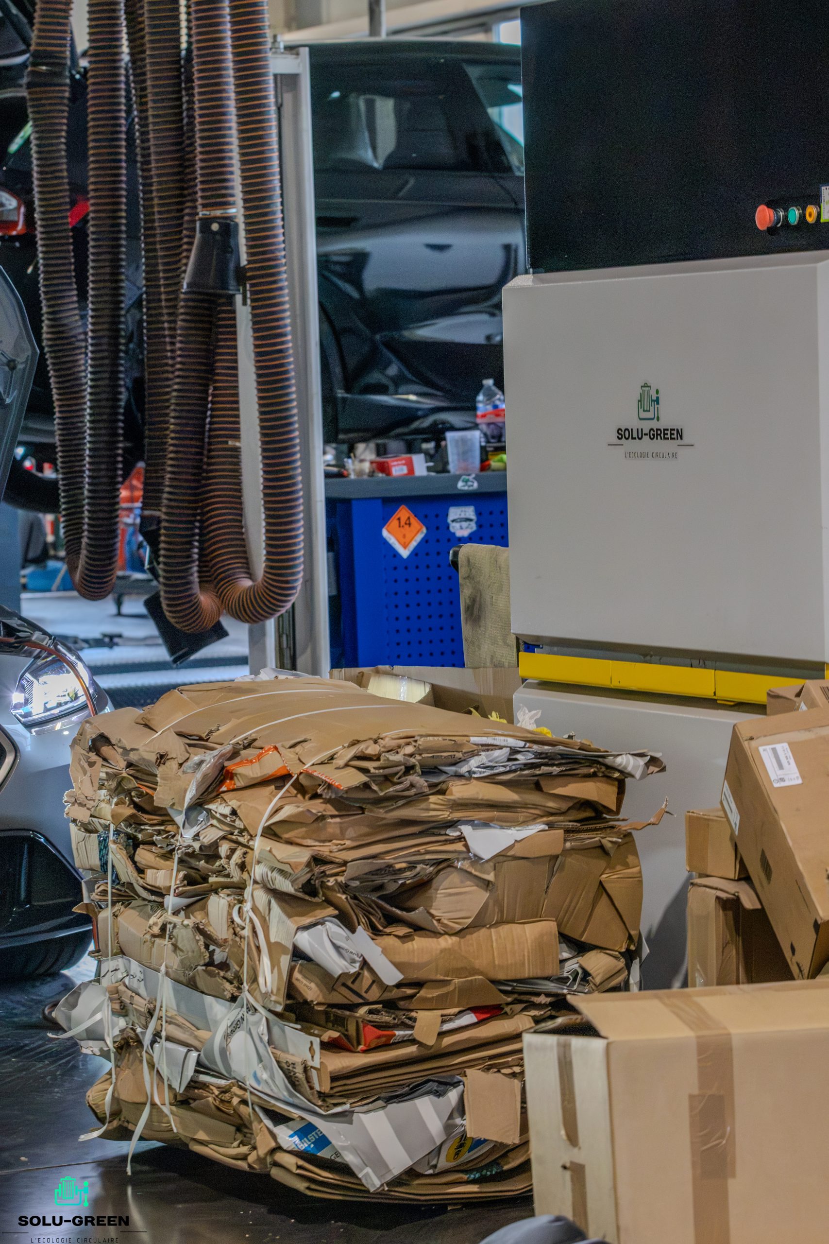 Compactage carton avec une presse à balles SOLU-GREEN
